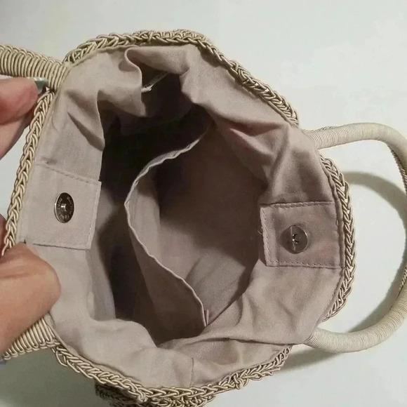 Small crochet and satin handle purse - Picture 5 of 5